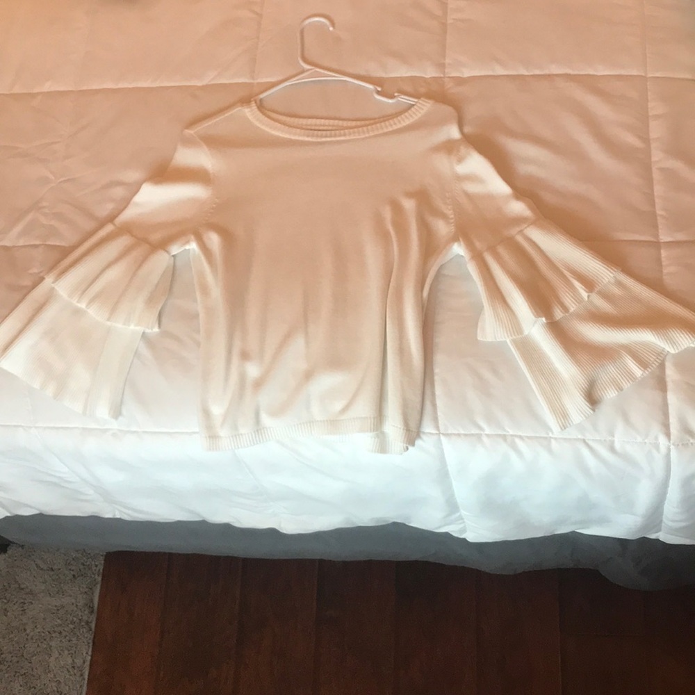 A long sleeve shirt with loose sleeves